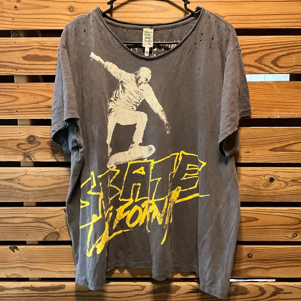 EUC Magnolia Pearl Local Only Skate Tee Boyfriend Cut